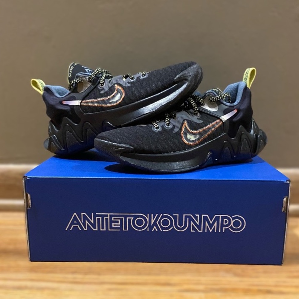 **New** Boys Nike Gianni Tennis Shoes